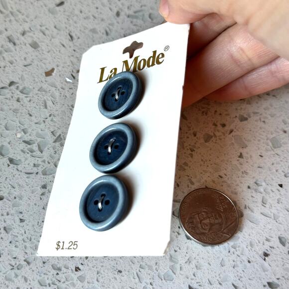 3 NEW on Card Vintage 1980s Navy Blue 4 Hole Flat Round Buttons 3/4" Italy Made - Picture 3 of 5